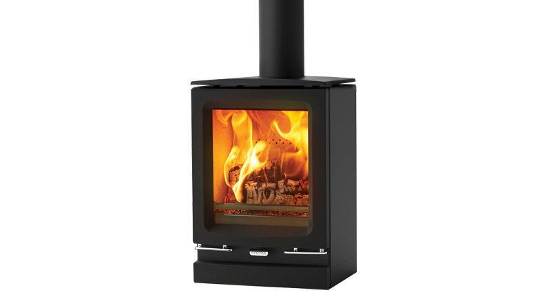 Poêle à bois avec feu de bûches